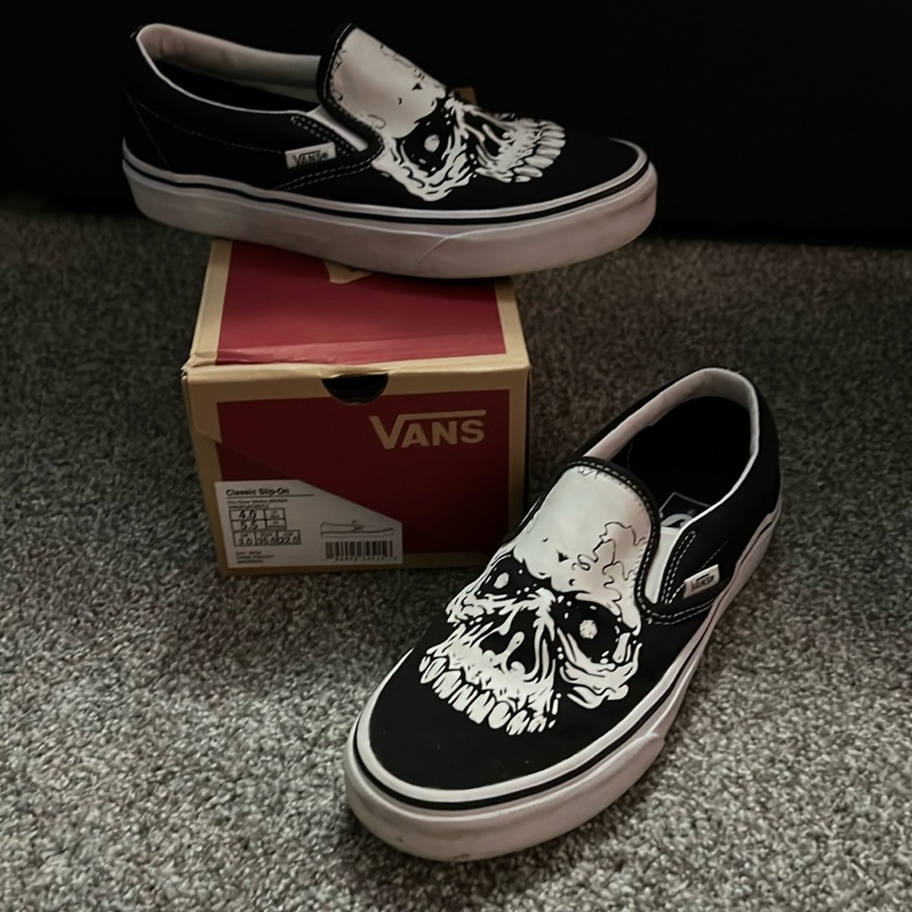 Classic slip-on Vans size 4
